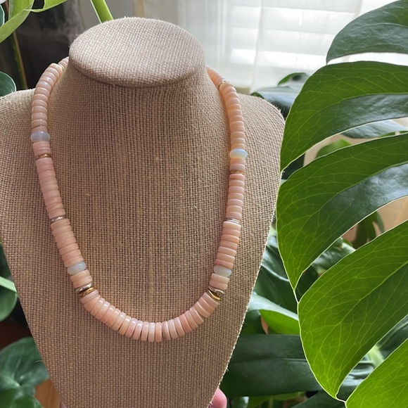 Madewell Pink Mother-of-Pearl Beaded Necklace Coastal Beachy style - Picture 8 of 9